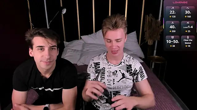 Snapshot of LawrenceMiles chatting on October 19, 8:33 pm LawrenceMiles online show from October 19, 8:33 pm