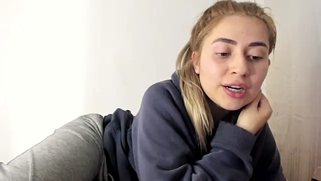 Snapshot of min-ji chatting on September 29, 2:07 am min-ji online show from September 29, 2:07 am