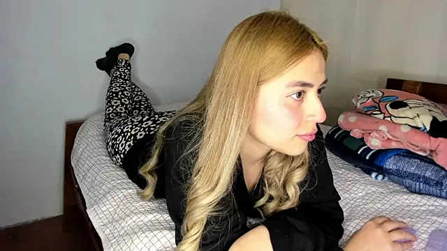 Snapshot of min-ji chatting on October 7, 3:46 pm min-ji online show from October 7, 3:46 pm