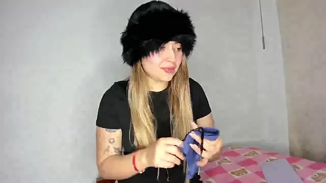 Snapshot of min-ji chatting on September 8, 3:00 pm min-ji online show from September 8, 3:00 pm