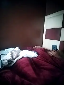 Snapshot of TinnyVsGiant chatting on October 31, 7:27 am TinnyVsGiant online show from October 31, 7:27 am