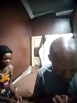 Snapshot of TinnyVsGiant chatting on October 26, 8:42 pm TinnyVsGiant online show from October 26, 8:42 pm