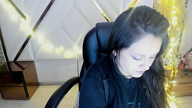 Snapshot of Morana__Hot chatting on December 4, 4:22 am Morana Hot online show from December 4, 4:22 am