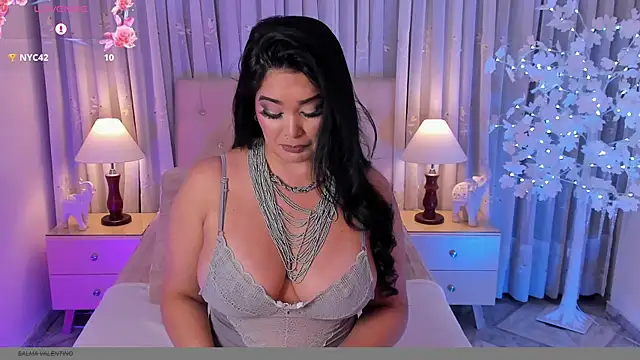 Salmavalentino online show from May 4, 1:20 am