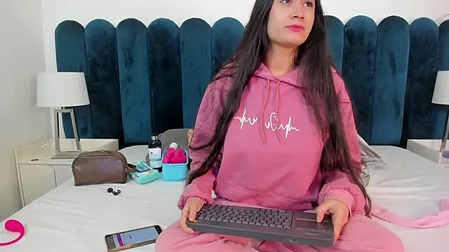 EmilyHanks  online show from January 12, 10:58 pm