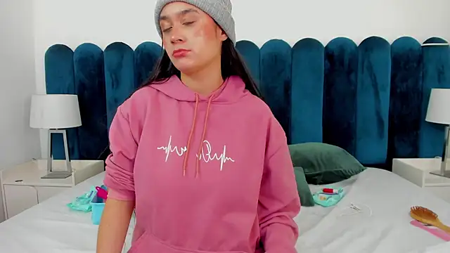 Snapshot of EmilyHanks_ chatting on November 14, 11:19 pm EmilyHanks online show from November 14, 11:19 pm