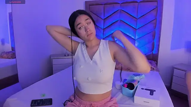 EmilyHanks  online show from May 27, 12:12 pm