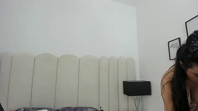 EmilyHanks  online show from March 14, 8:04 pm