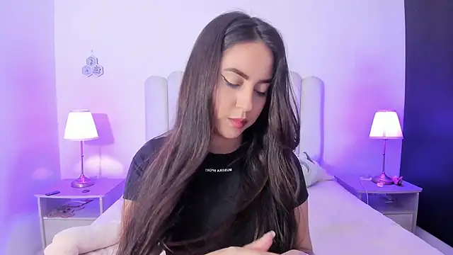 Snapshot of SofieBunnie chatting on June 18, 11:54 pm SofieBunnie online show from June 18, 11:54 pm