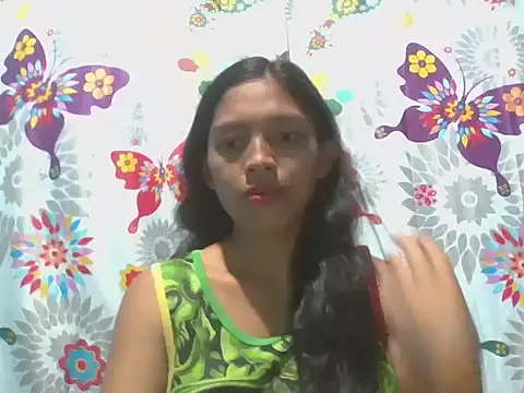 Snapshot of preggymom19 chatting on October 20, 2:13 am preggymom19 online show from October 20, 2:13 am