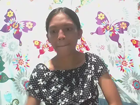 Snapshot of preggymom19 chatting on October 5, 2:13 am preggymom19 online show from October 5, 2:13 am