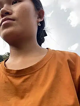 milo bae online show from March 29, 9:22 am