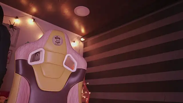 Snapshot of Lana_Dreams_ chatting on October 29, 11:25 pm Lana Dreams online show from October 29, 11:25 pm