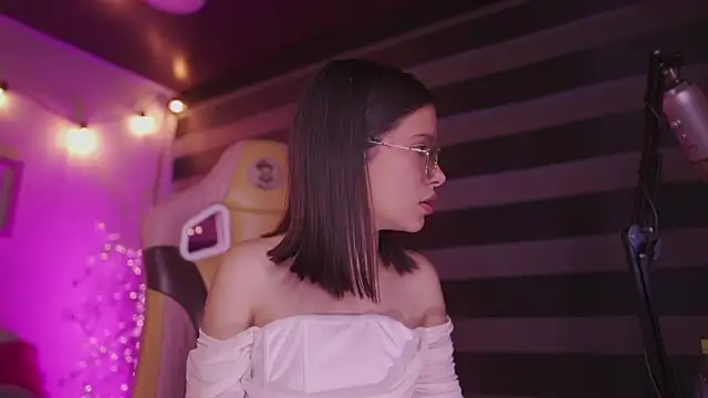 Snapshot of Lana_Dreams_ chatting on November 19, 10:32 pm Lana Dreams online show from November 19, 10:32 pm