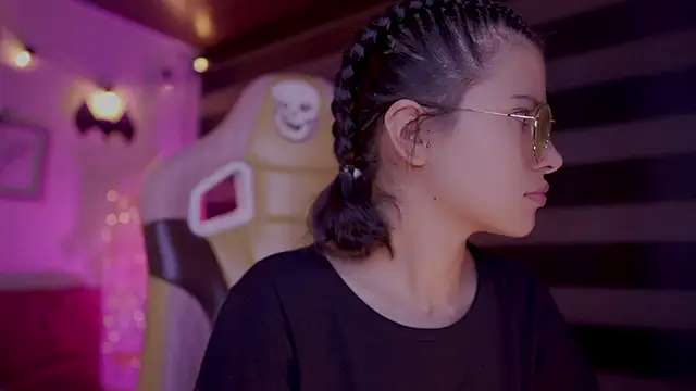 Snapshot of Lana_Dreams_ chatting on October 11, 12:11 am Lana Dreams online show from October 11, 12:11 am