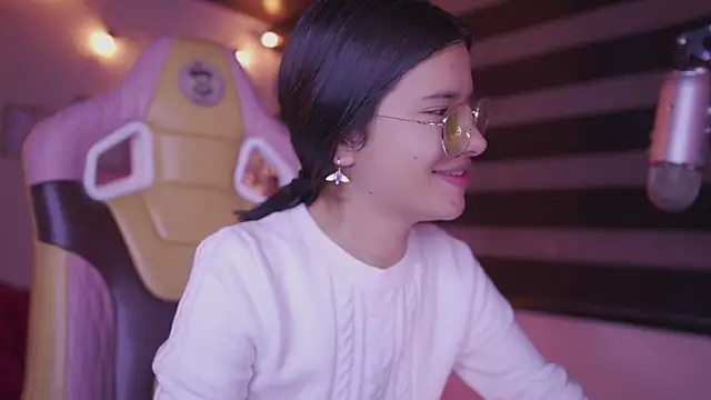 Snapshot of Lana_Dreams_ chatting on November 8, 1:20 am Lana Dreams online show from November 8, 1:20 am