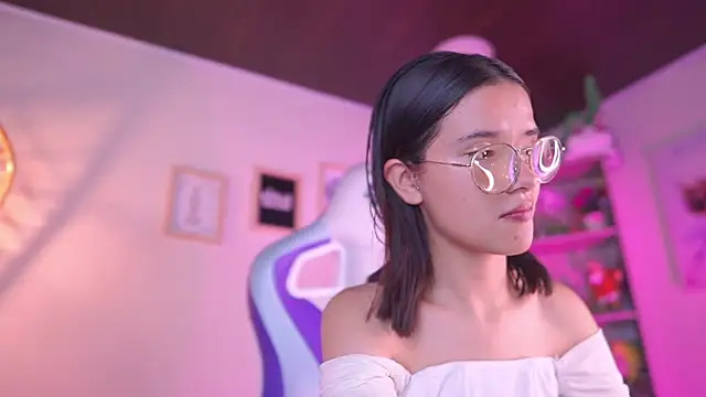 Snapshot of Lana_Dreams_ chatting on November 21, 2:10 am Lana Dreams online show from November 21, 2:10 am