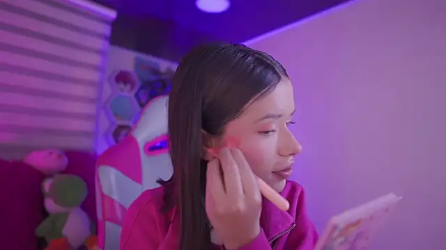 Snapshot of Lana_Dreams_ chatting on December 3, 1:06 am Lana Dreams online show from December 3, 1:06 am