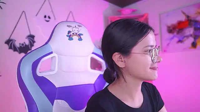 Snapshot of Lana_Dreams_ chatting on October 22, 12:32 am Lana Dreams online show from October 22, 12:32 am