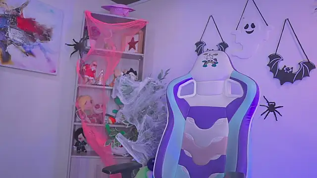 Snapshot of Lana_Dreams_ chatting on October 31, 1:24 am Lana Dreams online show from October 31, 1:24 am