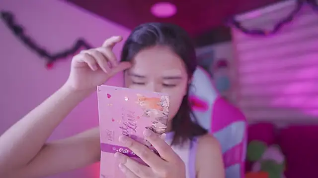 Snapshot of Lana_Dreams_ chatting on December 4, 12:53 am Lana Dreams online show from December 4, 12:53 am