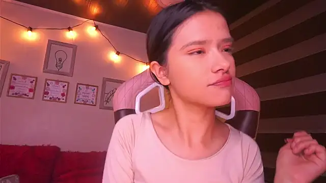 Snapshot of Lana_Dreams_ chatting on November 26, 12:32 am Lana Dreams online show from November 26, 12:32 am