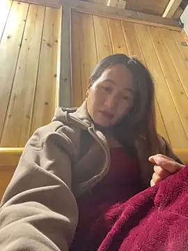 phungtiti online show from December 5, 1:43 pm