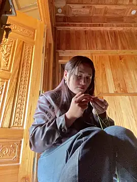 phungtiti online show from March 3, 1:45 am