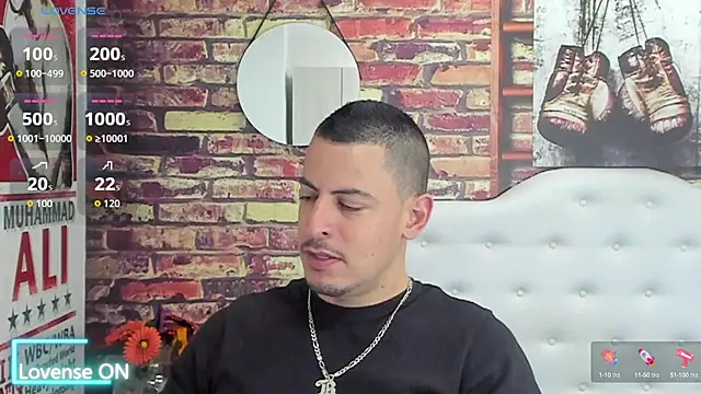 Snapshot of scotty_musicc chatting on September 17, 10:56 pm scotty musicc online show from September 17, 10:56 pm