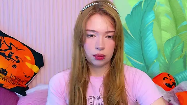 Snapshot of Gwen_Greens chatting on October 18, 8:33 pm Gwen Greens online show from October 18, 8:33 pm