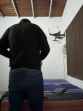 Snapshot of Diabloproducciones chatting on December 19, 1:31 am Diabloproducciones online show from December 19, 1:31 am