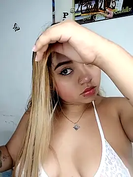 Emily  Hott online show from May 3, 12:16 am