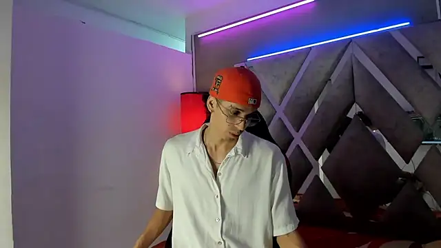 nicolai drake online show from December 1, 3:29 am