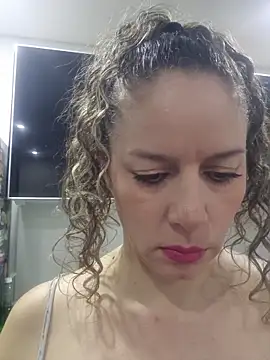 Snapshot of Nina_vallon chatting on June 6, 10:31 am Nina vallon online show from June 6, 10:31 am