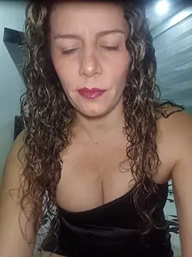 Snapshot of Nina_vallon chatting on June 8, 11:11 am Nina vallon online show from June 8, 11:11 am