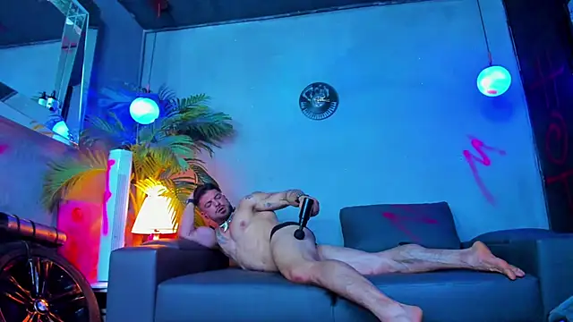 Snapshot of dennis_cox1 chatting on September 14, 7:03 pm dennis cox1 online show from September 14, 7:03 pm