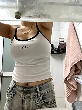 Snapshot of Miumieu chatting on September 24, 2:51 am Miumieu online show from September 24, 2:51 am