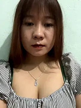 Snapshot of qinejr37 chatting on November 24, 2:00 am qinejr37 online show from November 24, 2:00 am