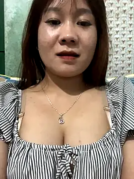 Snapshot of qinejr37 chatting on November 24, 2:06 pm qinejr37 online show from November 24, 2:06 pm