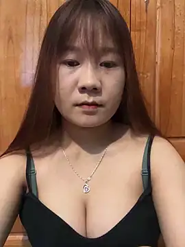 Snapshot of qinejr37 chatting on October 22, 12:32 am qinejr37 online show from October 22, 12:32 am