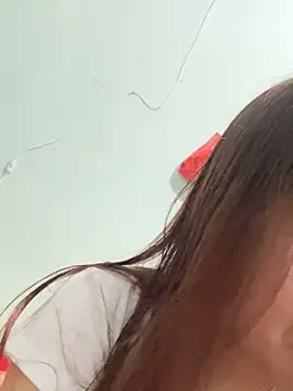 Snapshot of qinejr37 chatting on October 25, 12:32 am qinejr37 online show from October 25, 12:32 am