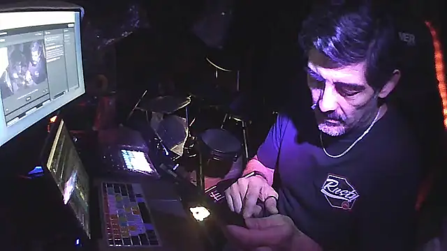 Rod Contreras ARG online show from November 8, 3:10 am