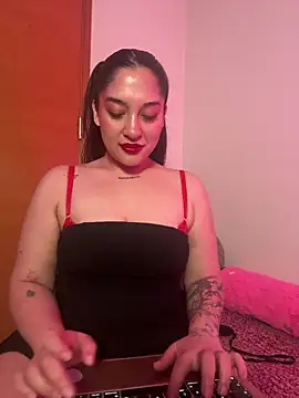 smokemilv online show from November 14, 6:06 am