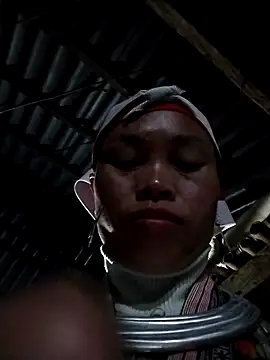   Ngoc20   online show from November 3, 10:19 am