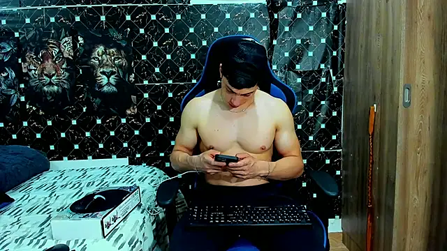 javiersexymann online show from May 17, 1:05 am