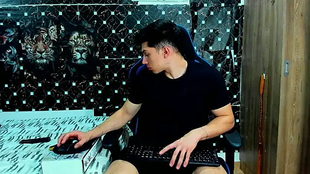 javiersexymann online show from May 14, 2:41 am