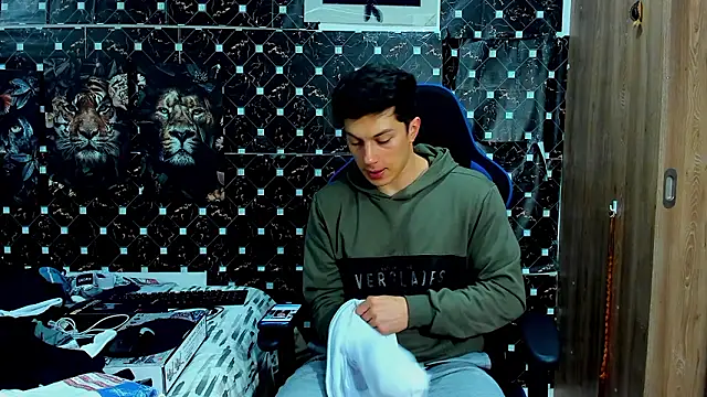 javiersexymann online show from March 12, 11:20 pm