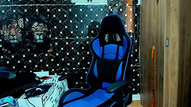 javiersexymann online show from May 6, 9:52 pm