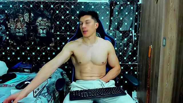 javiersexymann online show from May 3, 11:30 pm