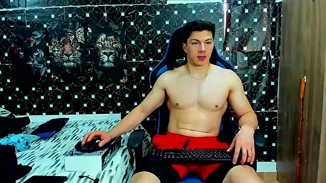 javiersexymann online show from May 8, 8:45 pm